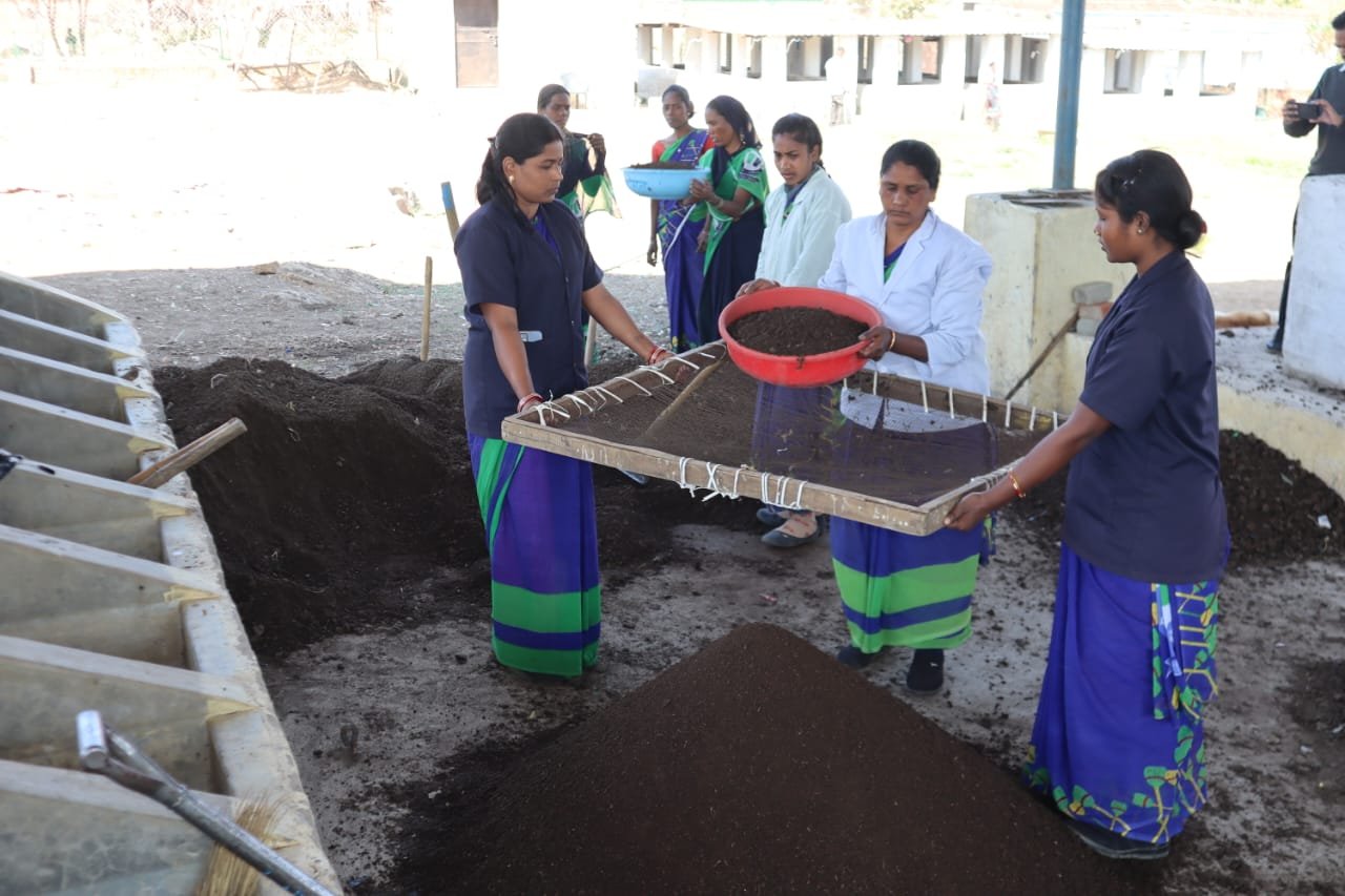 Manendragarh-Chirmiri-Bharatpur: The turnover of this group reached up to 1 crore by selling vermicompost