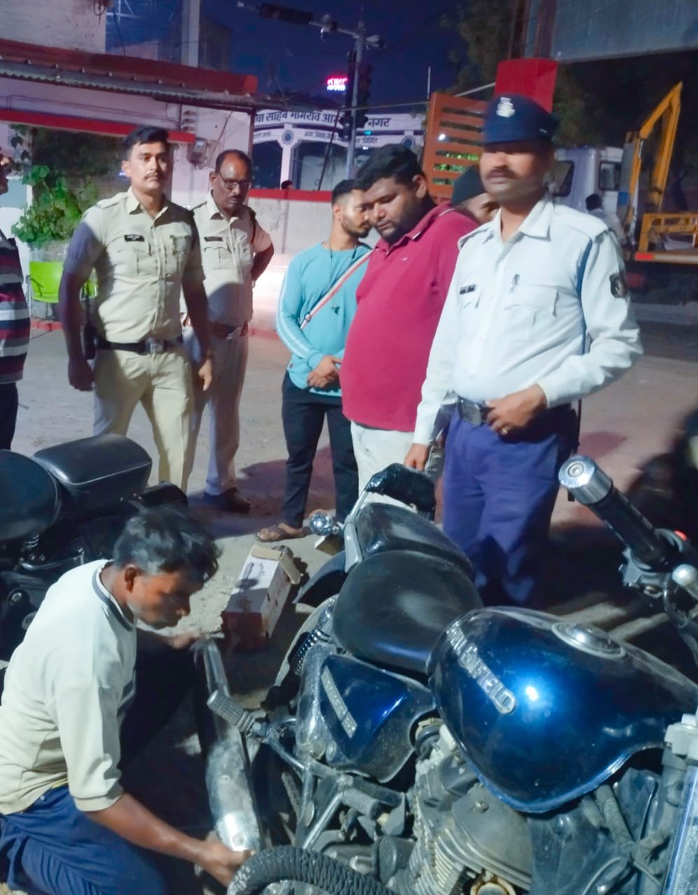 Bilaspur: Traffic police took action on modified silencer and three rides